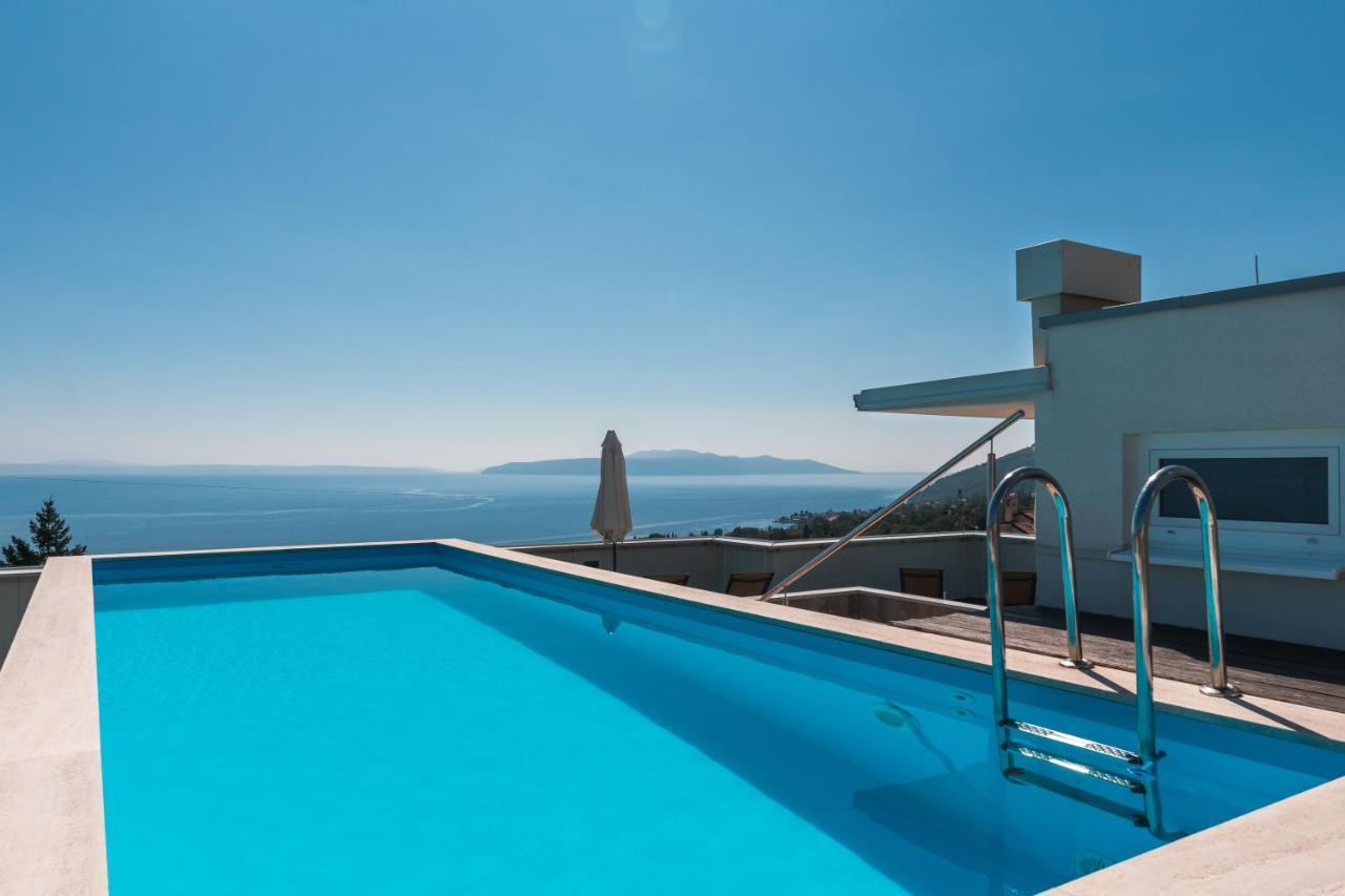 Apartment Lui With Rooftop Swimming Pool Ičići Exterior foto